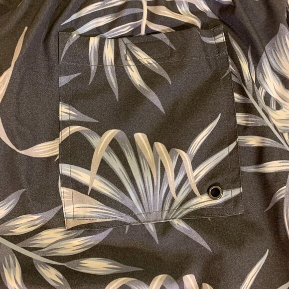 Sonoma XL Black Leaf Print Board Shorts With Stretch Waistband & 9-Inch Inseam - Picture 10 of 11